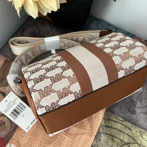 Michael Kors Cooper Small Duffle Bag Crossbody NEW - Picture 6 of 7